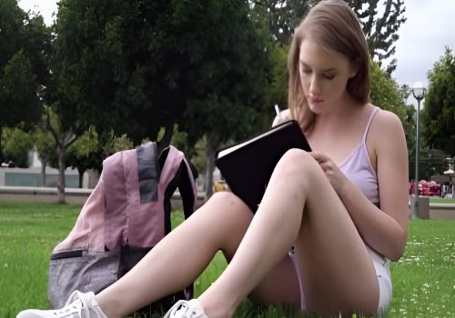 Em sinh viên quyến rũ đi săn trai lạ địt